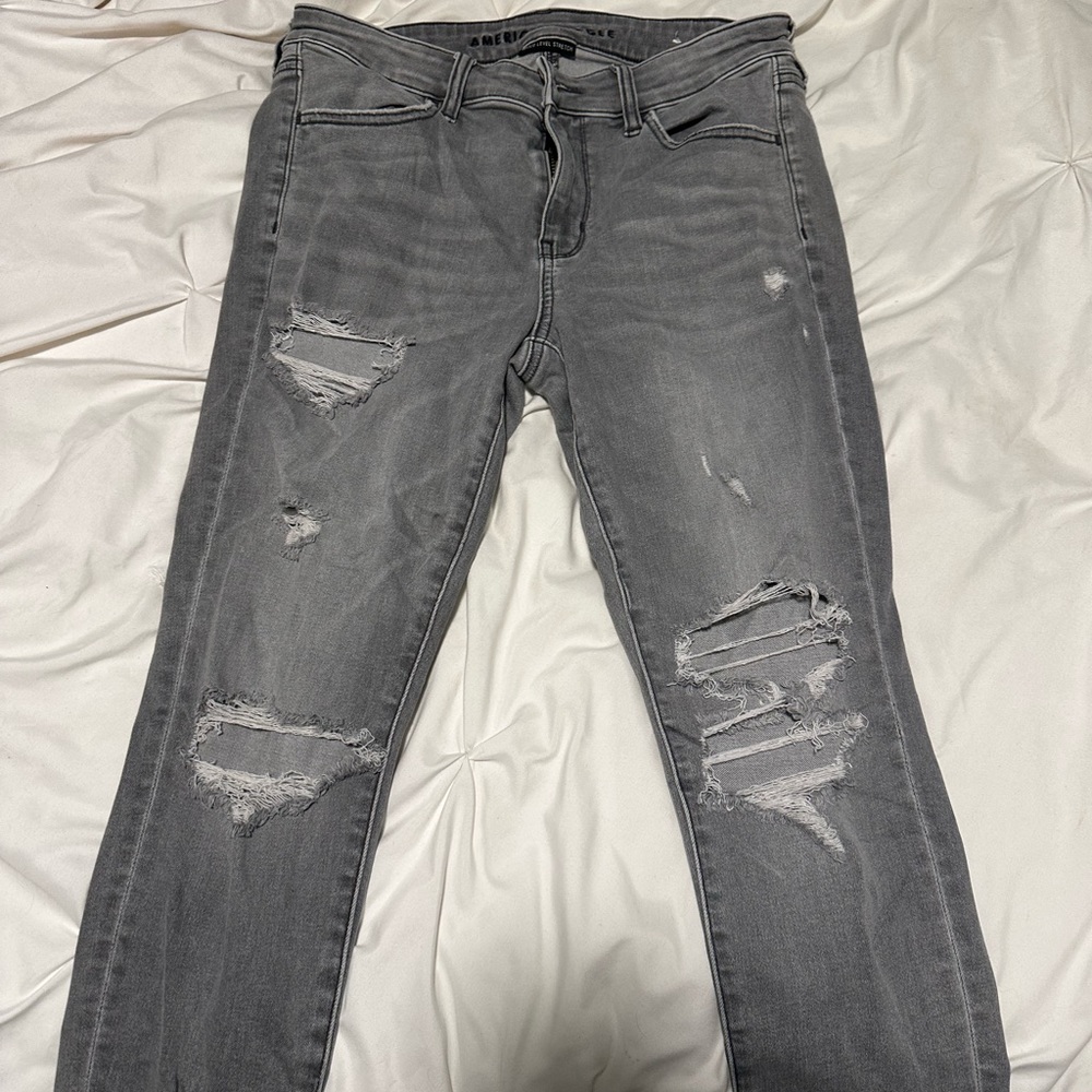 ✨American Eagle next level stretch rippped jeans✨
